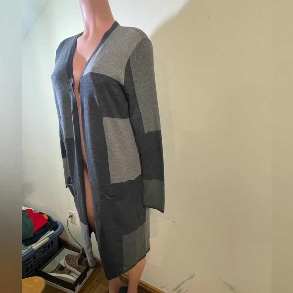 J. Jill Women’s long Cardigan Sweater Small Gray‎ colorblock Open Front Pockets
